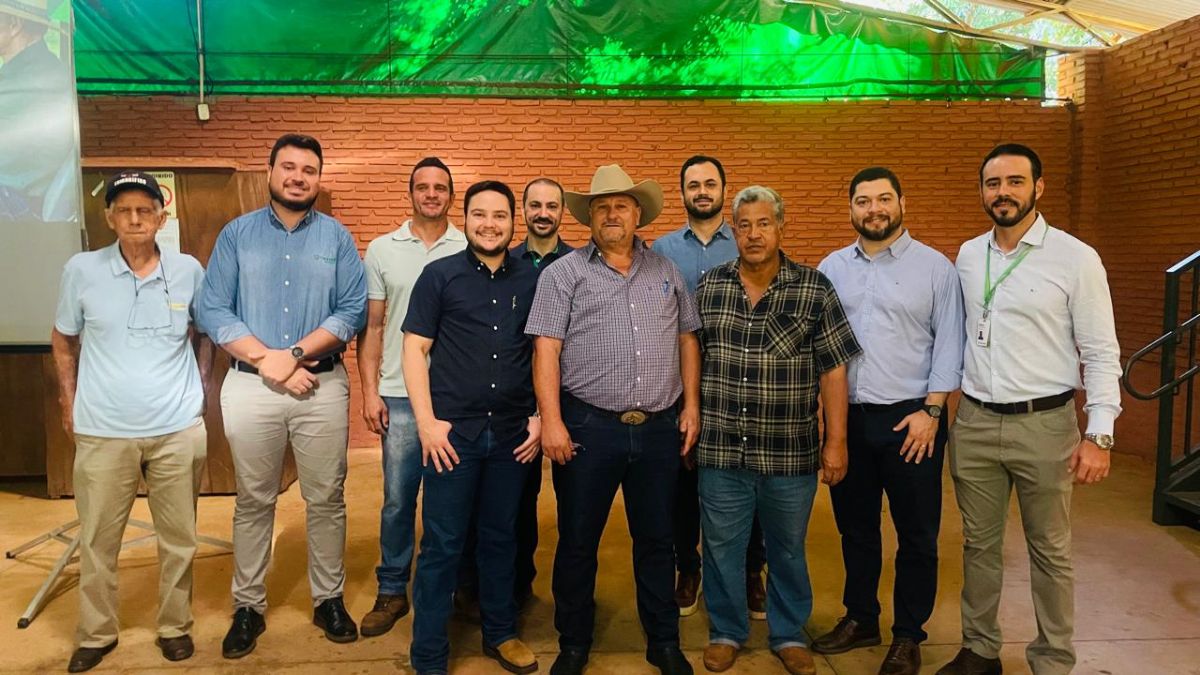 Evento do Sicredi e Sindicato Rural reforça apoio ao produtor em Andradina - Autoridades, produtores rurais e representantes do Sicredi e do Sindicato Rural de Andradina reunidos