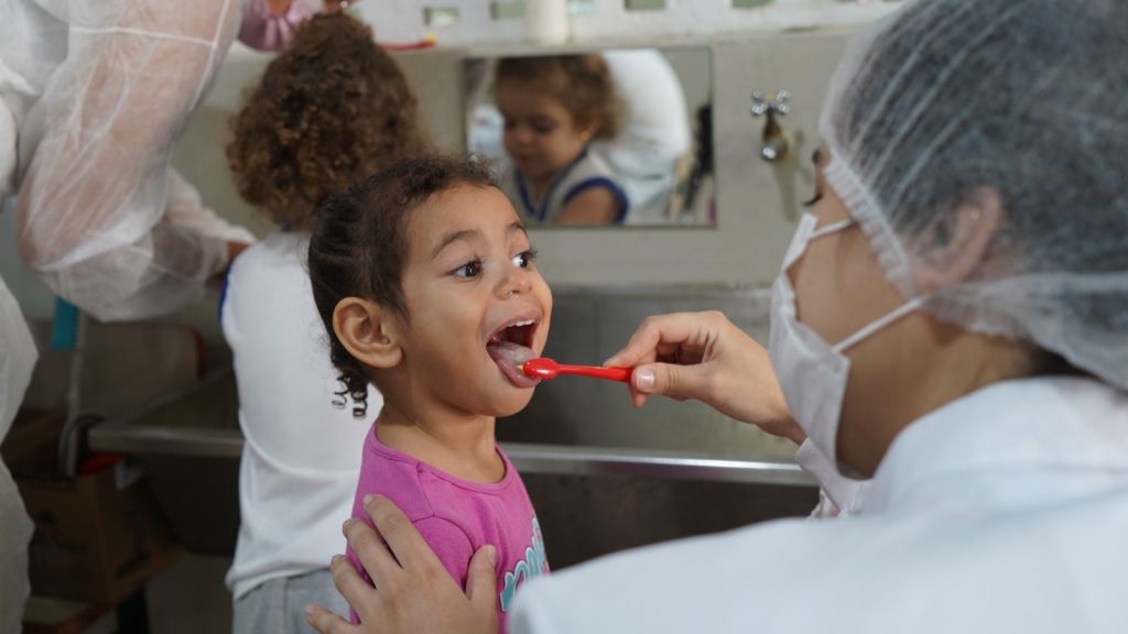 Projeto Sorriso Feliz leva saúde bucal a mais de 3,5 mil crianças em Araçatuba - Com apoio da Unesp, Araçatuba reduz casos de cárie em escolas da rede municipal Projeto Sorriso Feliz leva saúde bucal a mais de 3,5 mil crianças em Araçatuba - Com apoio da Unesp, Araçatuba reduz casos de cárie em escolas da rede municipal
