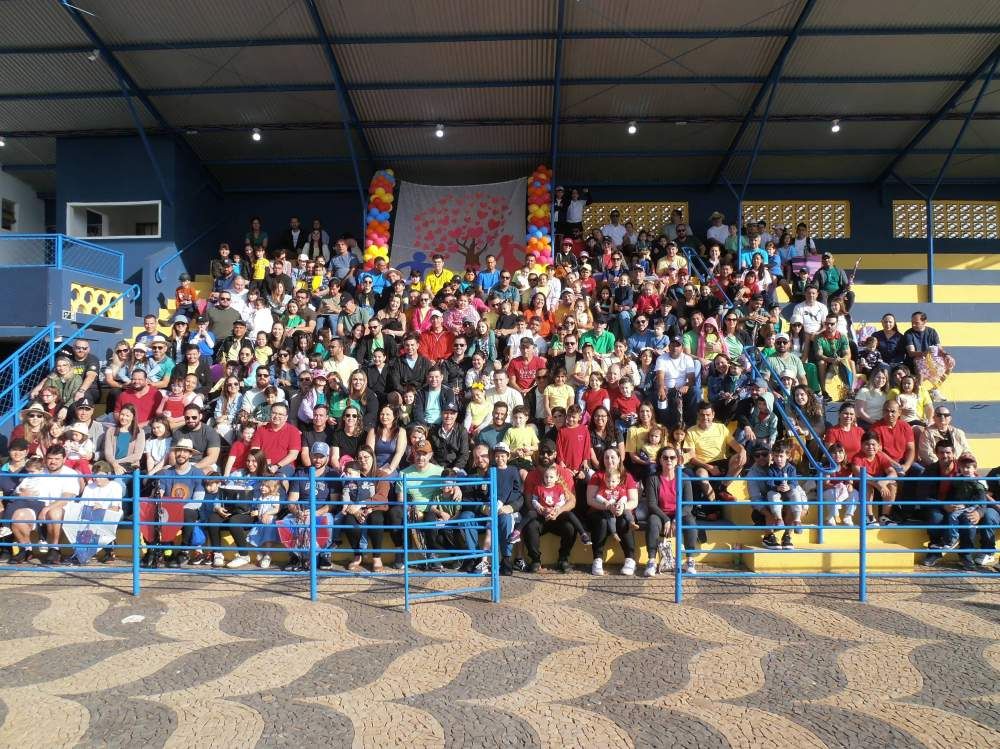 CEA celebra Dia dos Pais com manhã de integração no Estádio Municipal; veja o vídeo - Dia dos Pais no CEA reúne famílias em atividades culturais e recreativas