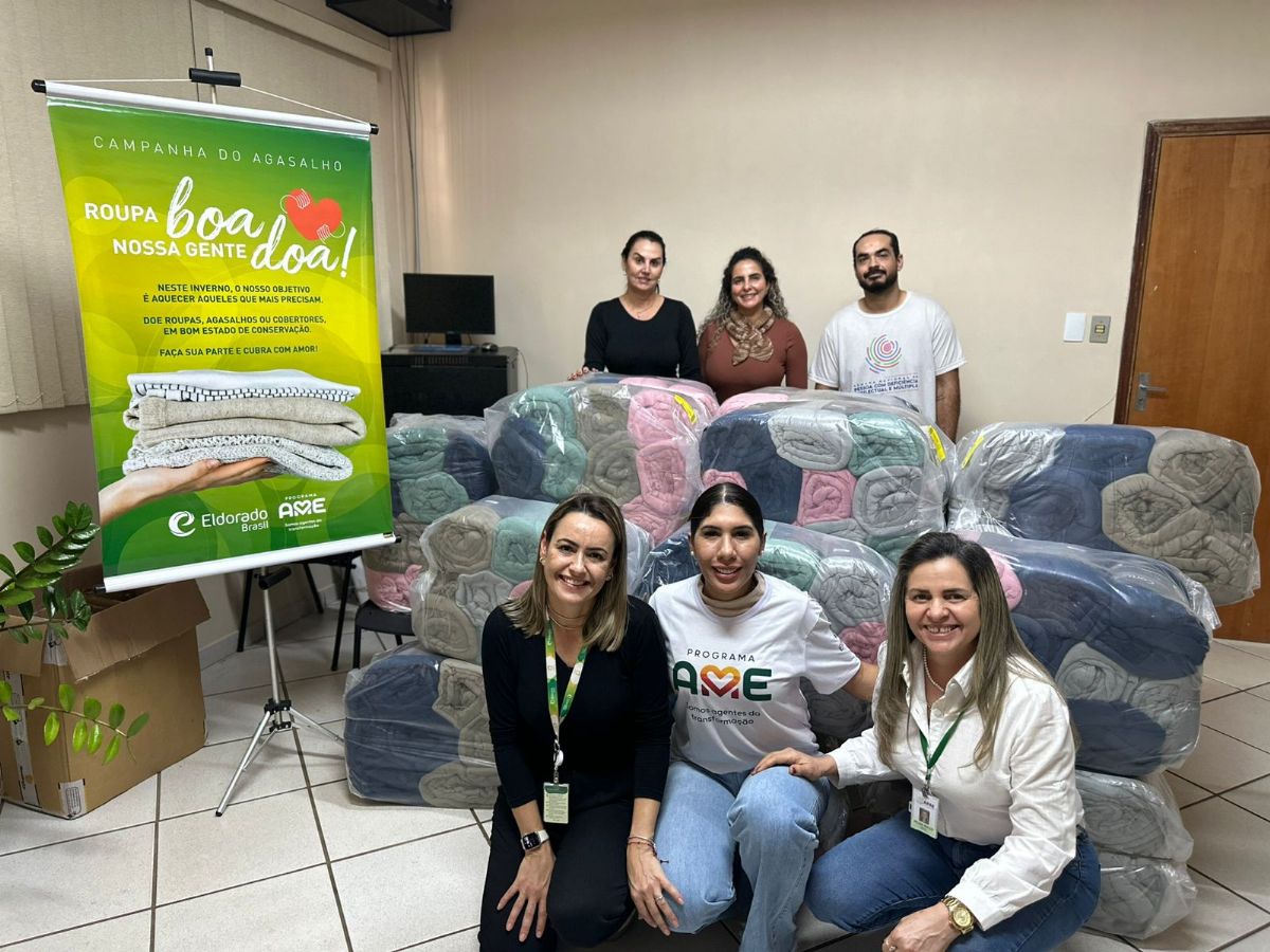 Roupa boa nossa gente doa: campanha do agasalho da Eldorado Brasil beneficia instituições em Três Lagoas, Santos e São Paulo - Entrega das peças na APAE de Três Lagoas Roupa boa nossa gente doa: campanha do agasalho da Eldorado Brasil beneficia instituições em Três Lagoas, Santos e São Paulo - Entrega das peças na APAE de Três Lagoas