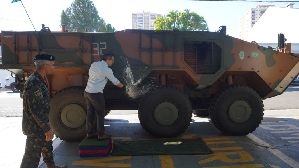 Araçatuba dá nome a novo blindado Guarani do Exército Brasileiro - Exército confere o nome de Araçatuba à Viatura Blindada Guarani Araçatuba dá nome a novo blindado Guarani do Exército Brasileiro - Exército confere o nome de Araçatuba à Viatura Blindada Guarani