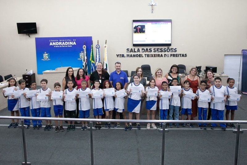 Mais de 200 alunos de Andradina concluem Curso de Robótica em parceria com o SESI - Formação em Robótica conecta estudantes ao futuro e inovação Mais de 200 alunos de Andradina concluem Curso de Robótica em parceria com o SESI - Formação em Robótica conecta estudantes ao futuro e inovação
