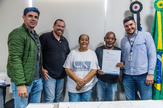 Andradina entrega escrituras a 25 famílias e projeta construção de mais 260 moradias populares