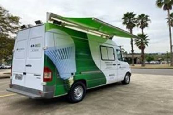 Veja como trocar lâmpadas ineficientes por LED em ação da Neoenergia Elektro em Flora Rica