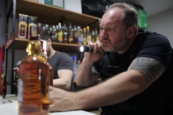 Fiscalizações em São Paulo já apreendem mais de 7 mil garrafas suspeitas de adulteração com metanol