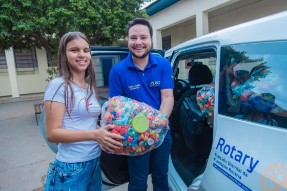 Estudantes arrecadam quase 200 kg de lacres e tampinhas para ajudar instituição beneficente em Andradina