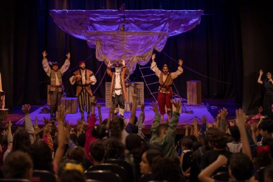 Alunos da rede municipal participam de festival de teatro em Araçatuba