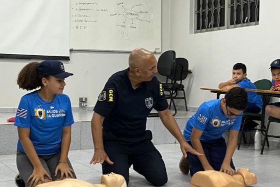 “Anjos da Guarda” recebem treinamento de primeiros socorros na base da GCM