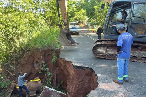 Chuvas em Andradina: Prefeitura avalia danos estruturais na rua Sebastião Arantes