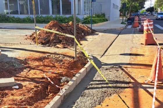 Araçatuba instala 106º sarjetão e melhora drenagem urbana