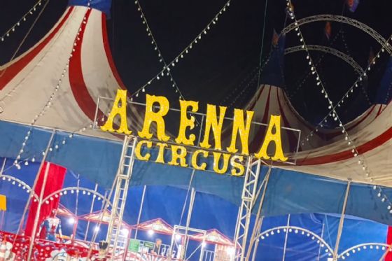 Espetáculo circense acontece no estacionamento do Shopping Três Lagoas