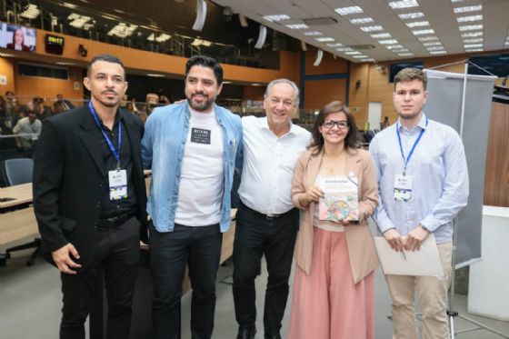 Escola do Parlamento de Andradina recebe selo estadual de reconhecimento