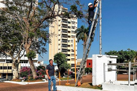 Andradina instala 18 câmeras de vigilância na Praça Moura Andrade e reforça Programa Muralha Paulista