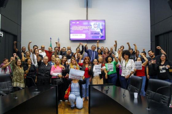 Critérios subjetivos ou ilegais são usados como base para demissão de 44 mil professores temporários