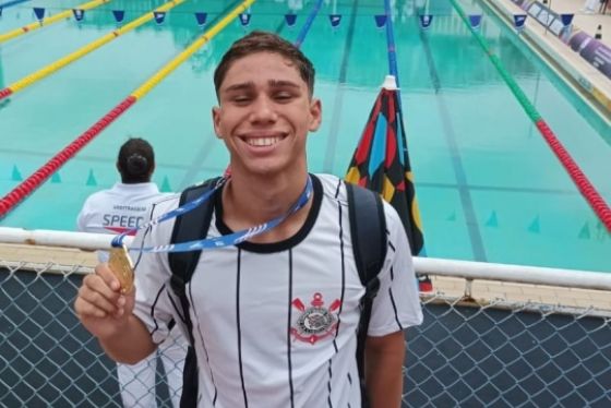 Davi Kenzo conquista ouro no Paulista de Natação e coloca Andradina no mapa da elite esportiva