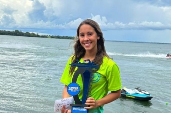 Ana Beatriz Rosa vence a 19ª Travessia do Canal de Pereira Barreto