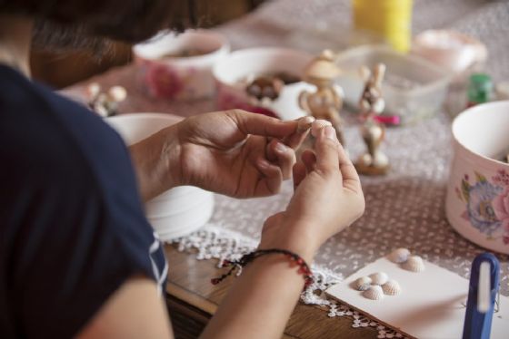Dia Nacional do Artesão: programa do Governo de SP leva renda para mulheres empreendedoras
