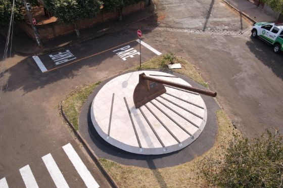 Monumento da Enxada é revitalizado e ganhará homenagem oficial a pioneiro da Vila Botega em Andradina