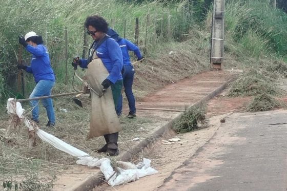 Equipe de obras intensifica limpeza preventiva no Jardim Europa