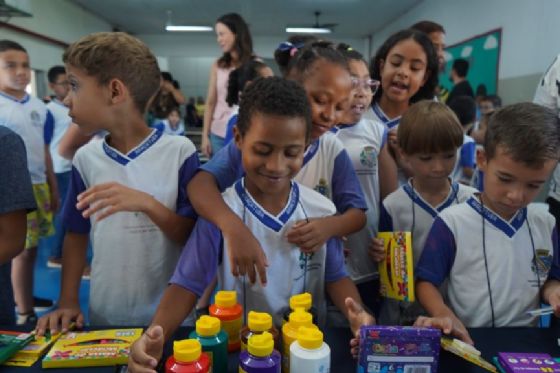 Escolas municipais de Araçatuba receberam alunos com evento de acolhida e entrega de material escolar e novos uniformes