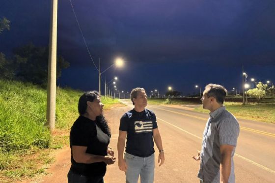 Estrada Caram Rezek está iluminada até o Bairro Taveira