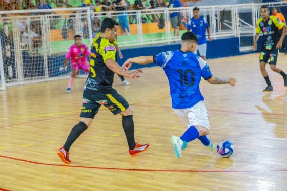 Futsal de Férias de Andradina começa com goleadas e grande presença do público
