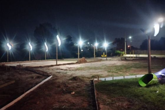 Iluminação em LED é instalada na futura praça do Pereira Jordão