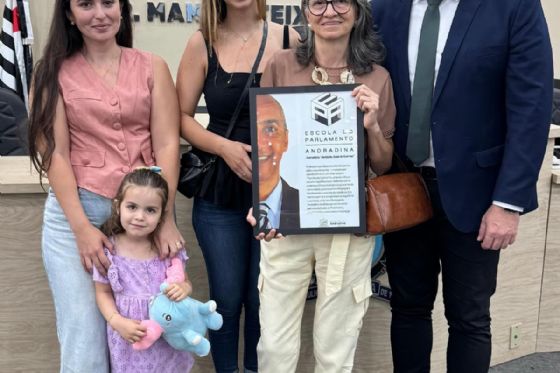 Câmara de Andradina inaugura painel em homenagem ao jornalista Antônio José do Carmo na Escola do Parlamento