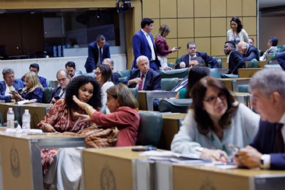 Leis ampliam combate à pedofilia nas escolas e proteção a mulheres em universidades