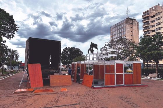 Iluminação de Natal começa a tomar conta de Andradina e transforma Moura Andrade