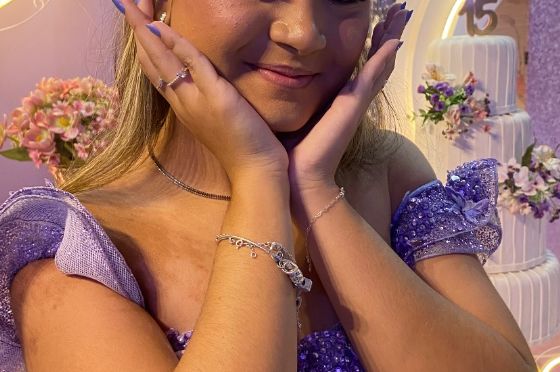 Nicole celebra 15 anos em noite de emoção e agito no Castelo dos Sonhos em Andradina