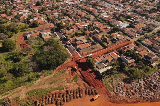 Asfalto chega à Rua Presidente Vargas e transforma o Pereira Jordão com o Programa Nossa Rua em Andradina (SP)