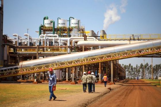 Inauguração de usina promete 1,2 mil empregos e produção de 190 milhões de litros de etanol em MS