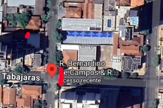 Obra de sarjetão interdita cruzamento no Centro na terça-feira