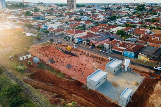 Cobertura do novo Mercadão de Andradina avança e transforma paisagem no Centro da cidade