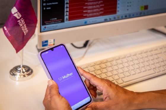 Mulher aciona botão do pânico do app SP Mulher Segura e PM prende agressor em São José dos Campos