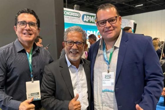 Prefeito e Presidente da Câmara de Castilho buscam inovação no 68º Congresso Estadual de Municípios