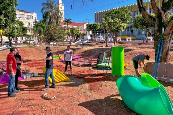 Andradina inicia implantação de playground na Praça Moura Andrade