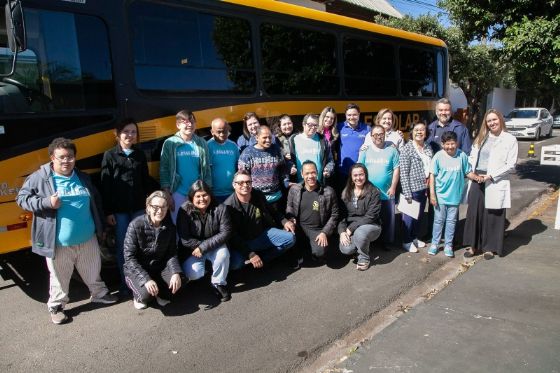 APAE de Andradina recebe ônibus adaptado para transporte de alunos com deficiência
