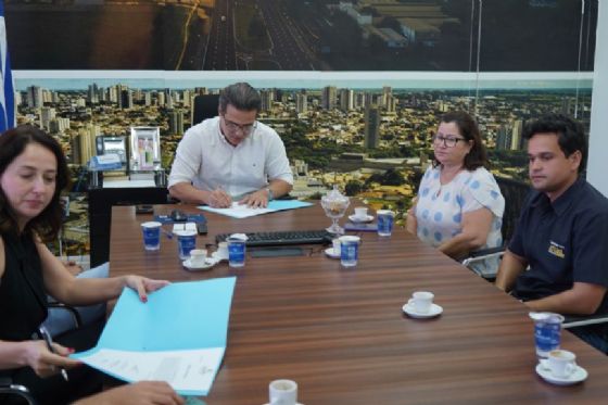 Prefeitura de Araçatuba assina ordem de serviço para reforma e adequação de barracão para implantação do Musicam