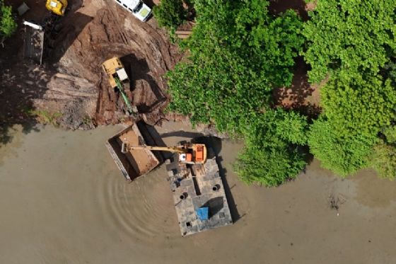 Prefeitura de Araçatuba inicia desassoreamento da Lagoa do Miguelão