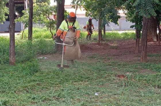 Prefeitura de Araçatuba intensifica roçagem e manutenção em cinco bairros de Araçatuba