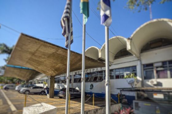 Prefeitura de Araçatuba notifica empresa de limpeza por atraso no pagamento de funcionários