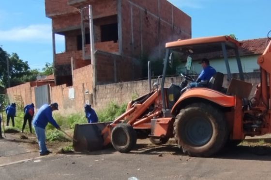 Prefeitura faz limpeza nas ruas do Bela Vista