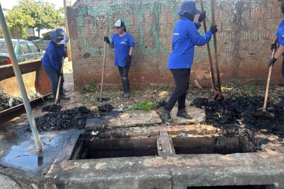 Prefeitura intensifica limpeza de bocas de lobo