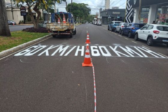 Prefeitura melhora sinalização na Avenida Brasília e no Bairro Primavera