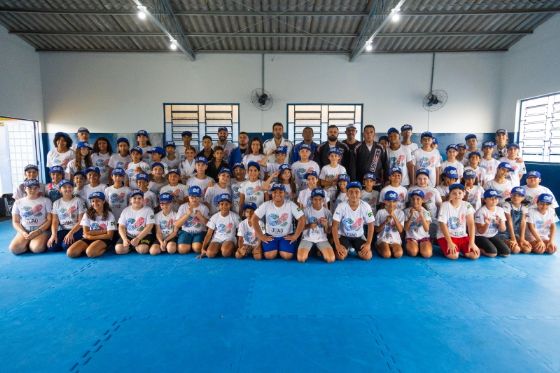 Crianças do Ministério JUAD têm primeiro contato com o jiu-jitsu em atividade do projeto “Campeões da Vida”
