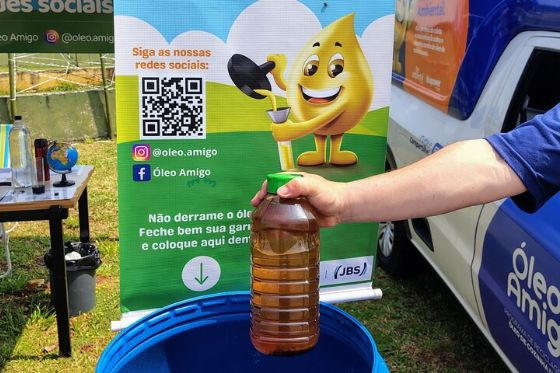 Programa da JBS transforma 50 milhões de litros de óleo de cozinha usado em biodiesel