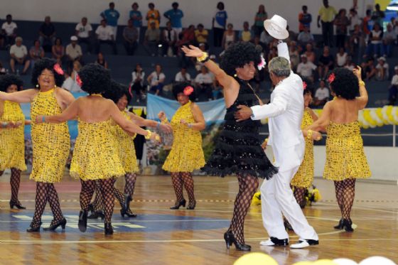 Relações sociais ajudam idosos a combater solidão na era das redes digitais