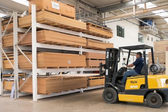 Sondagem Industrial: guerra no Oriente Medio faz preco medio de materias-primas disparar